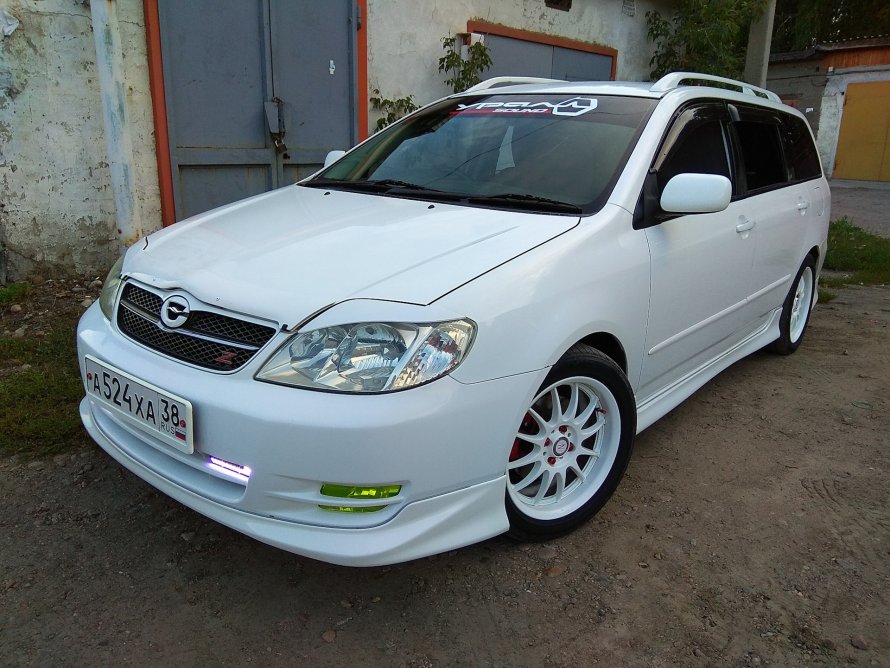 Toyota Corolla Fielder белое литьё