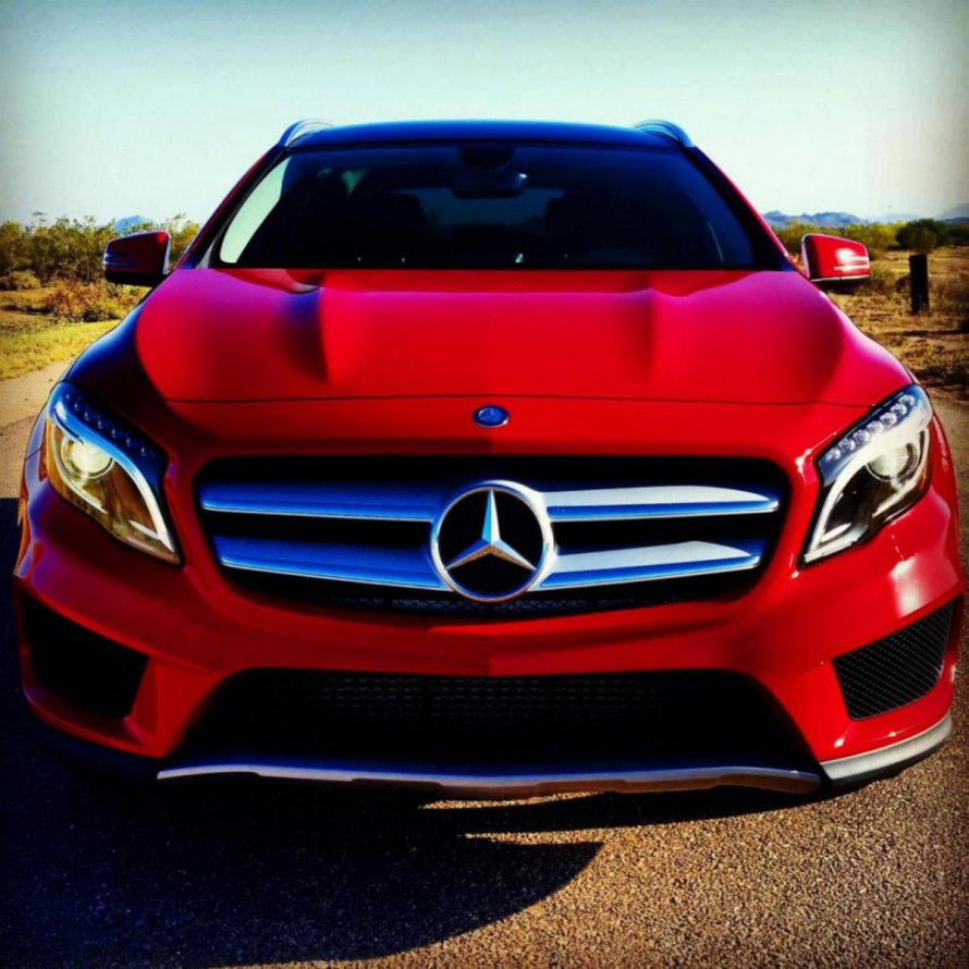 Mercedes GLA седан