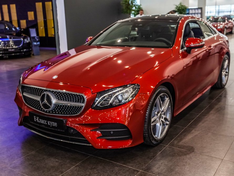 Красный Мерседес s class w222