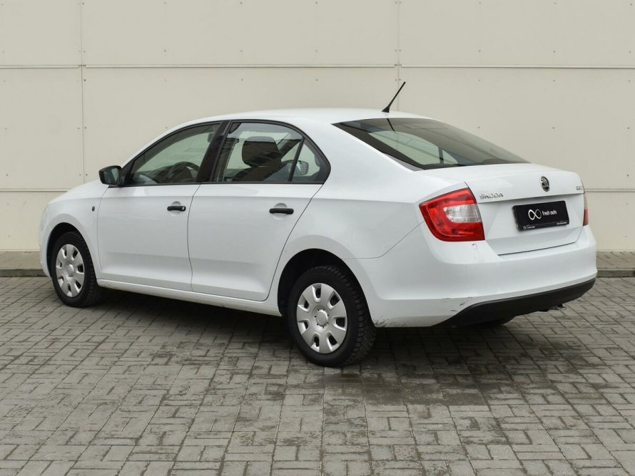Skoda Rapid 2018 белая