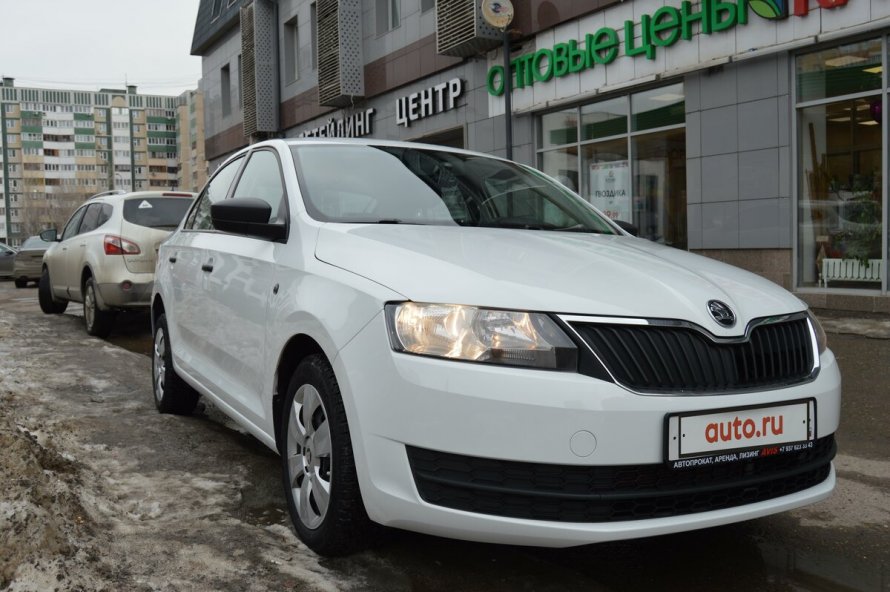 Skoda Rapid белый
