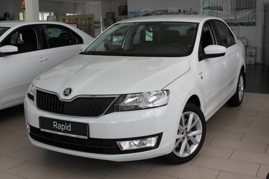 Škoda Rapid белая