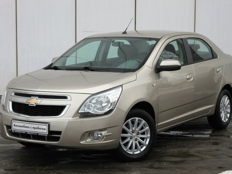 Chevrolet Cobalt бежевый