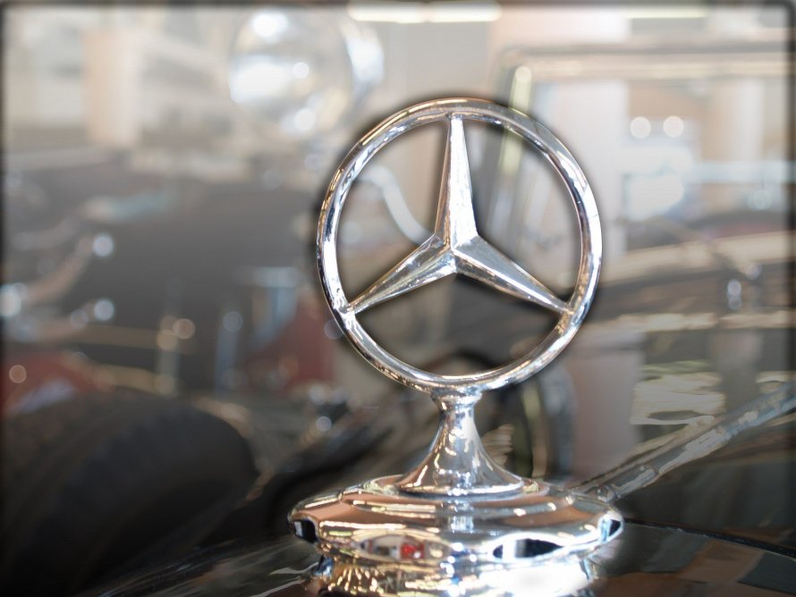 Mercedes Benz logo
