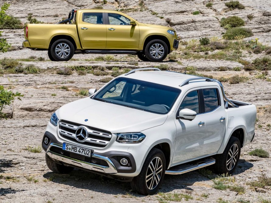 Мерседес x class на белом фоне