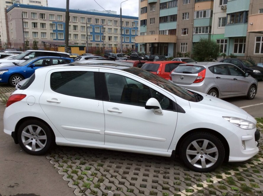 Peugeot 308 i Рестайлинг сзади
