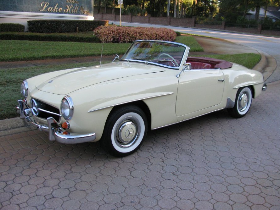 Ретро автомобили Мерседес Бенц 190sl
