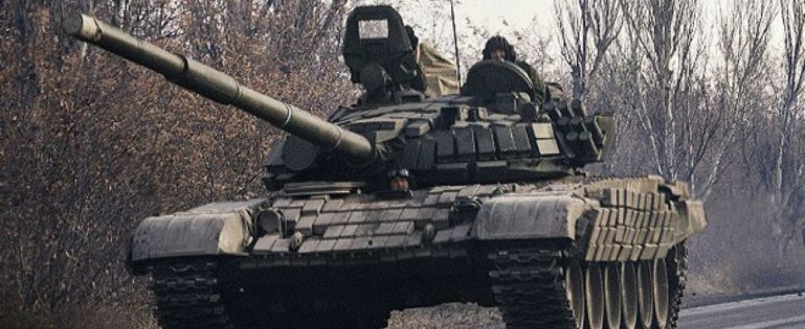 Колонна Российской танков у города