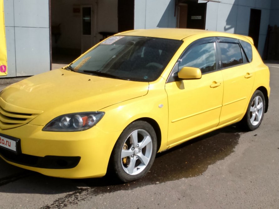Mazda желтая. Желтая Мазда GH. Желтая Мазда с черной крышей. "Mazda 3" желтая такси. Автомобиль Мазда желтые Японии.