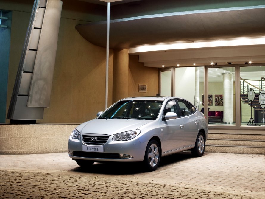 Hyundai Elantra 4