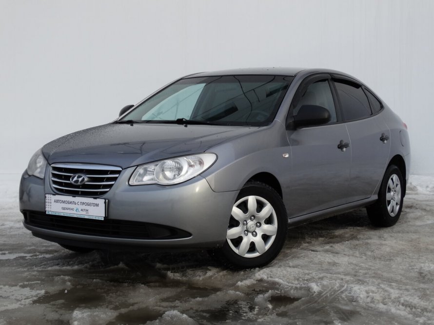 Hyundai Elantra 4