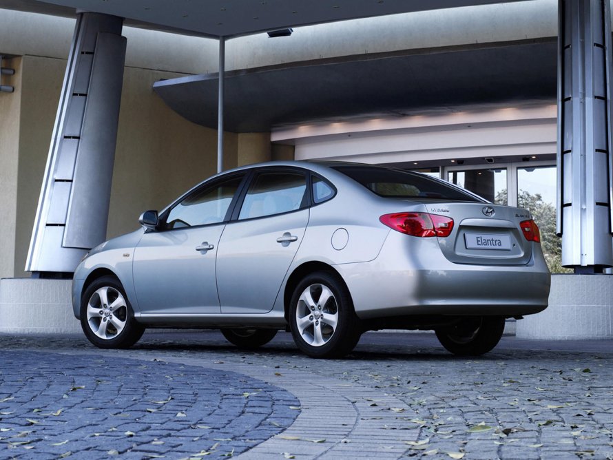 Hyundai Elantra IV (HD) 1.6 MT (122 Л.С.)