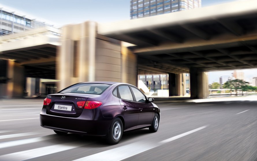 Hyundai Elantra 4