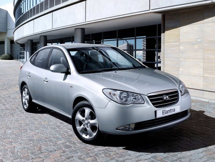 Hyundai Elantra 4