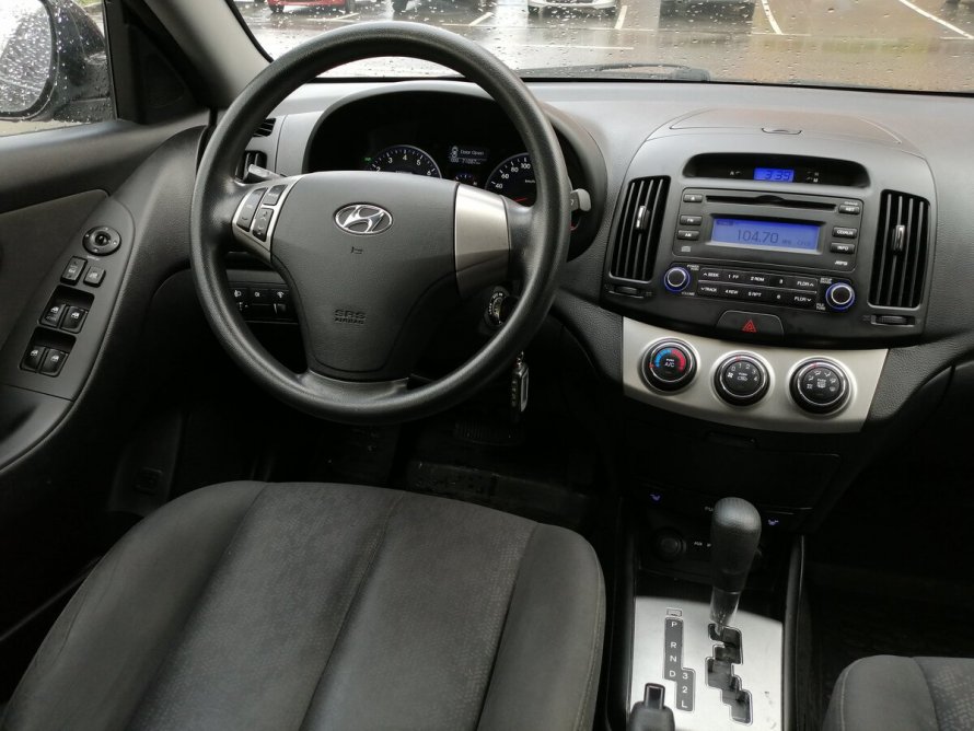 Hyundai Elantra 4