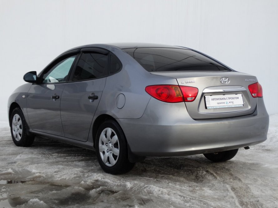 Hyundai Elantra HD r18