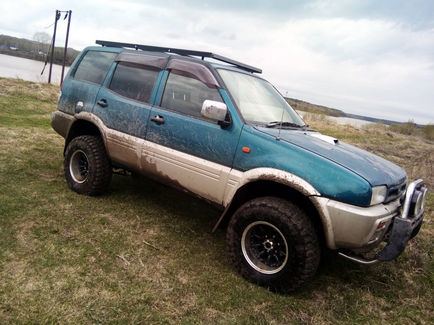 Nissan Mistral