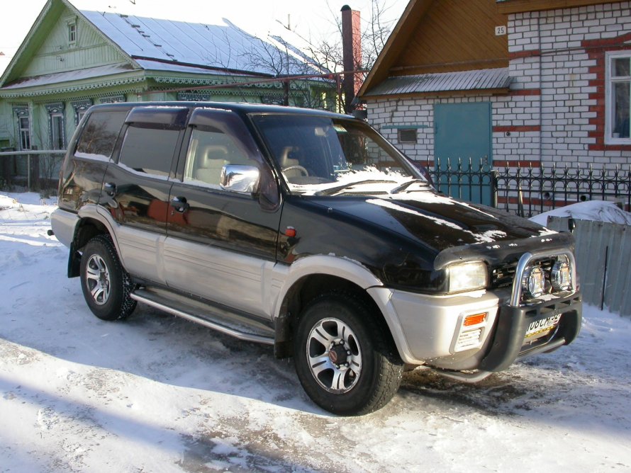 Ниссан Мистраль 1989
