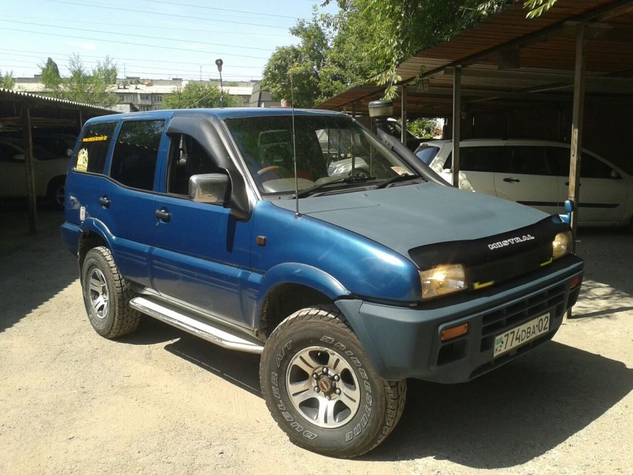 Nissan Mistral 2005