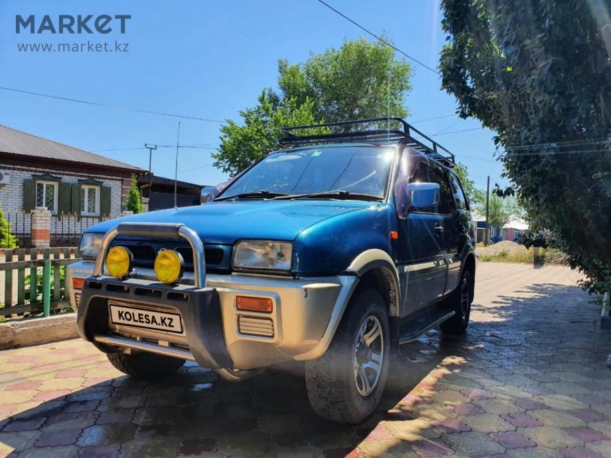 Nissan Mistral 2004