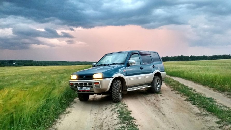 Nissan Mistral