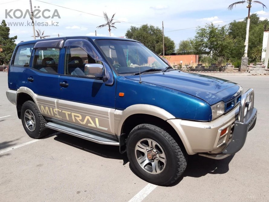 Ниссан Мистраль 1995