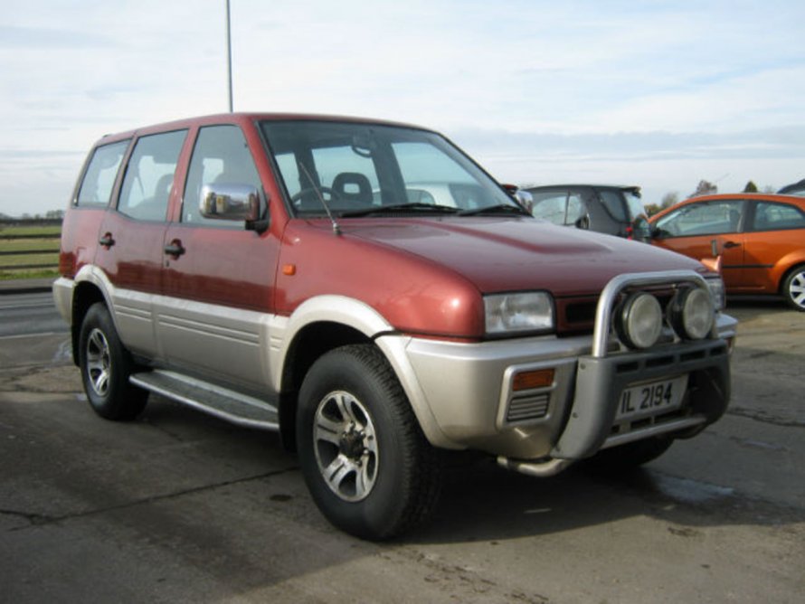 Ниссан Мистраль 2006