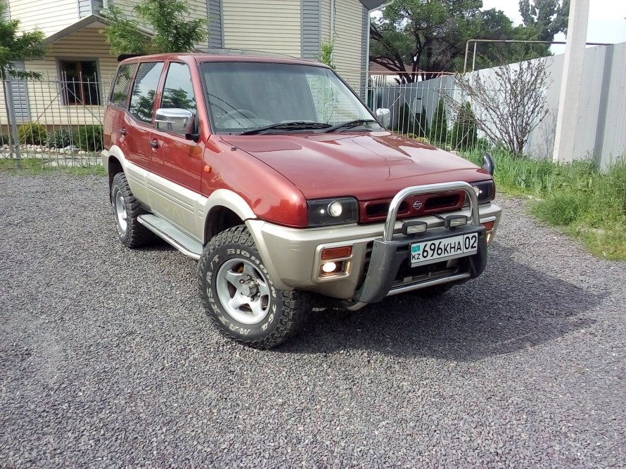 Обвес Nissan Mistral