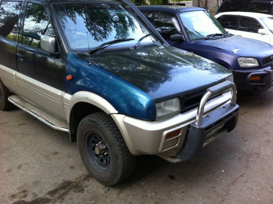 Nissan Mistral r20