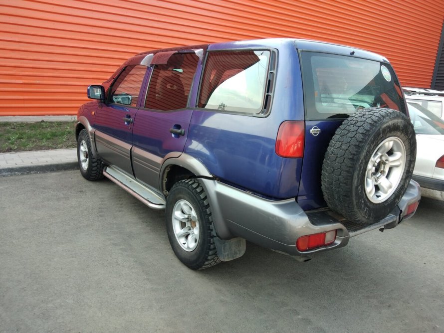 Nissan Mistral 1997 двери