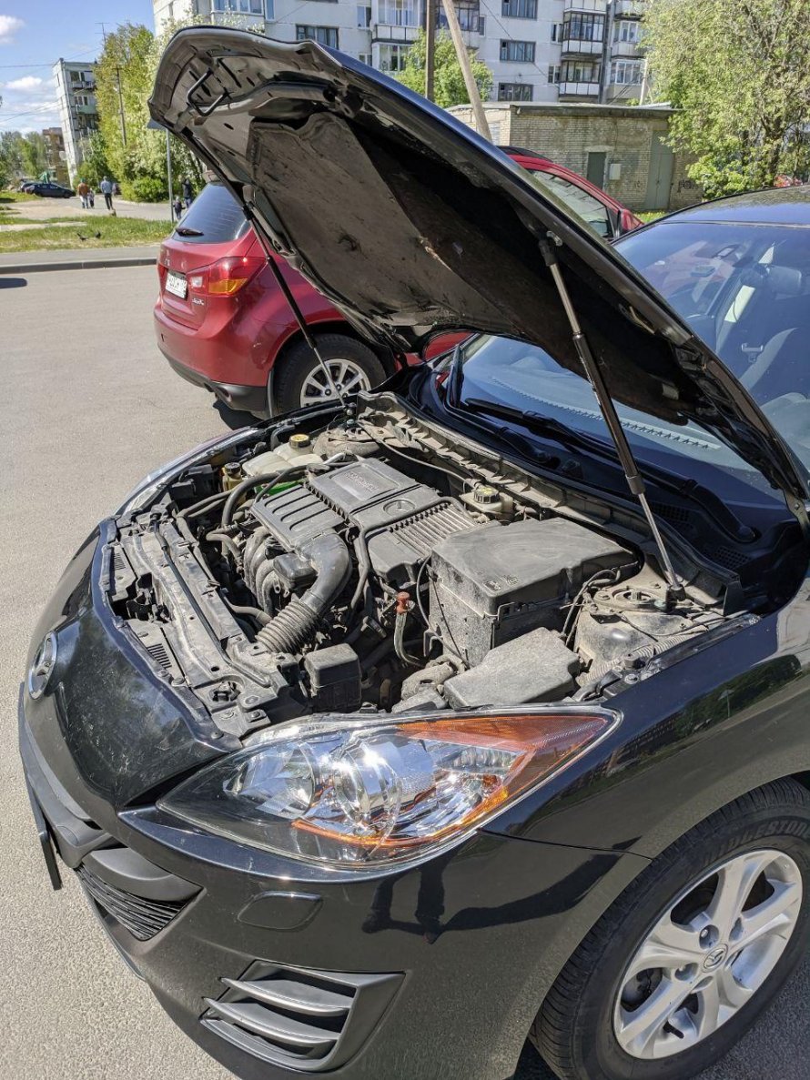 Mazda 3 BL упоры на капот