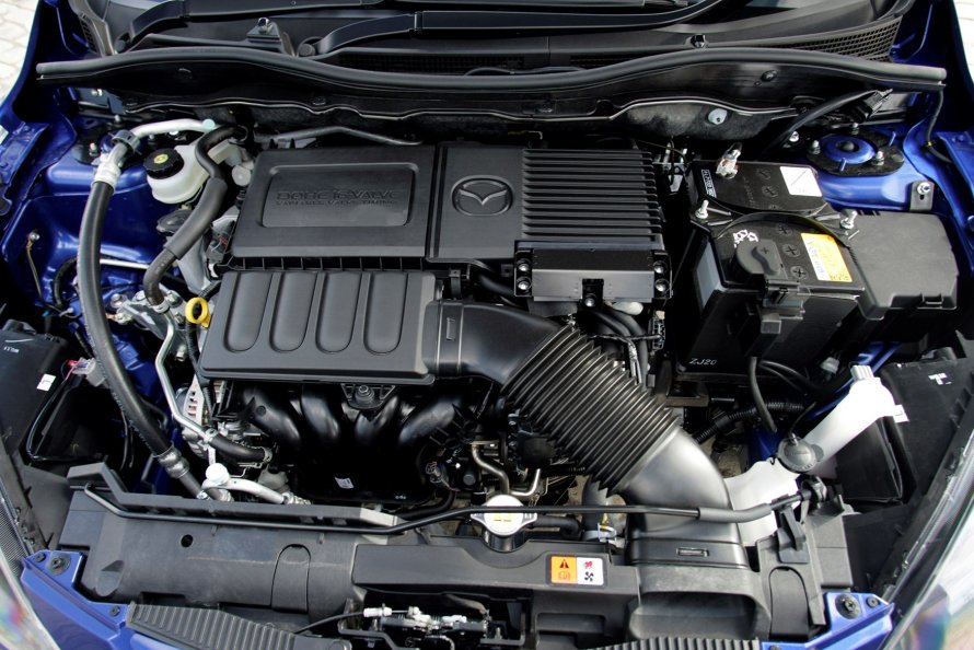 Mazda 3 2006 под капотом