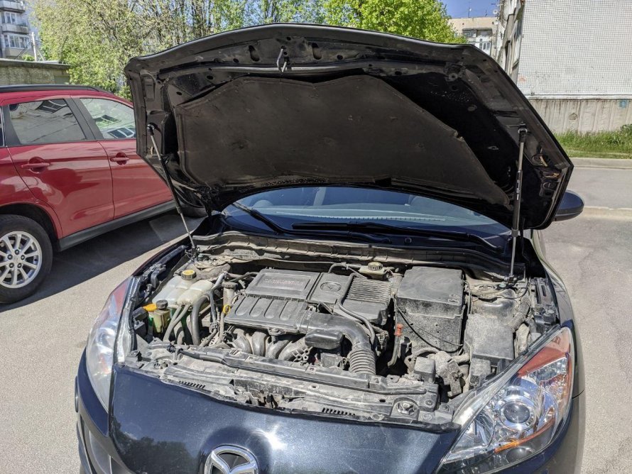 Упоры капота Mazda 3