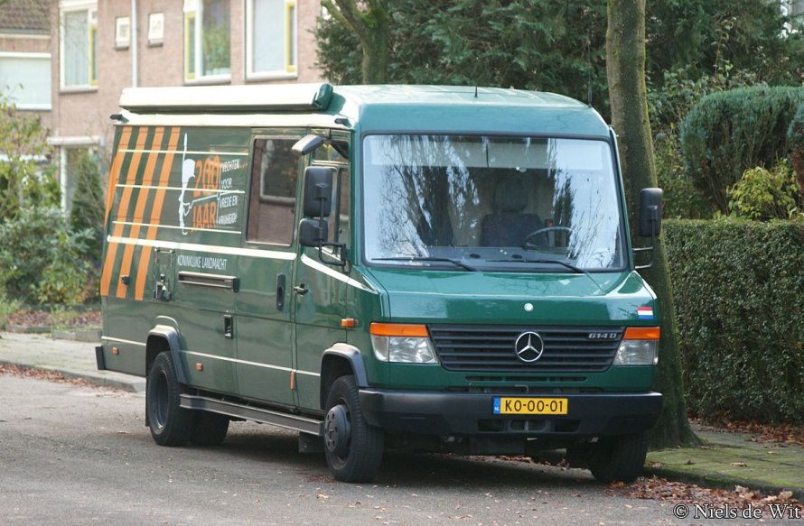 Мерседес Бенц 614d