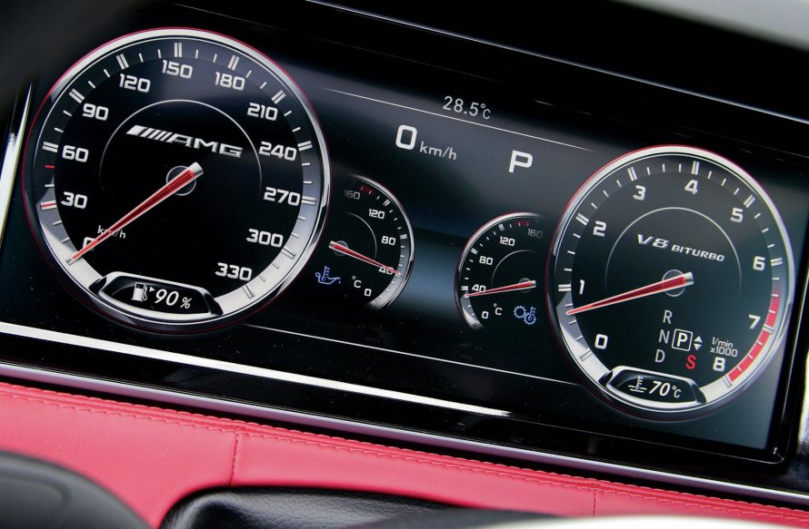 Mercedes Benz g63 AMG приборная панель