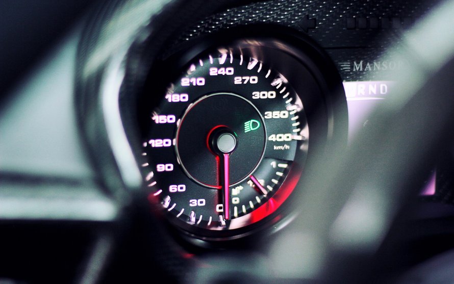 Мерседес ц 63 AMG спидометр