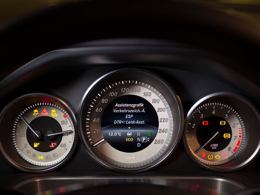 Спидометр Mercedes Benz c300