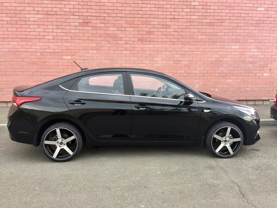 Hyundai Solaris Black r18