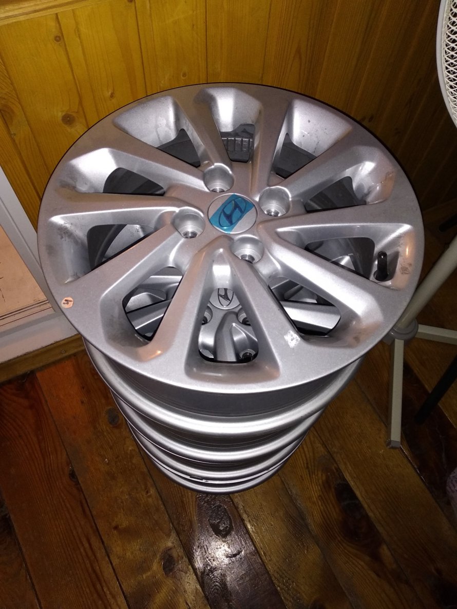 Оригинальные литые диски Hyundai Solaris r15