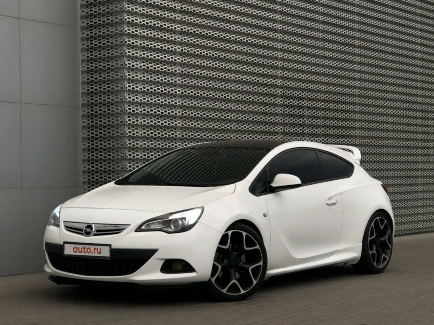 Opel Astra j GTC белая