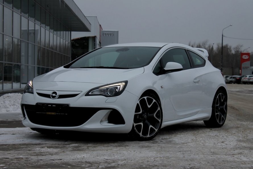 Opel Astra OPC белый