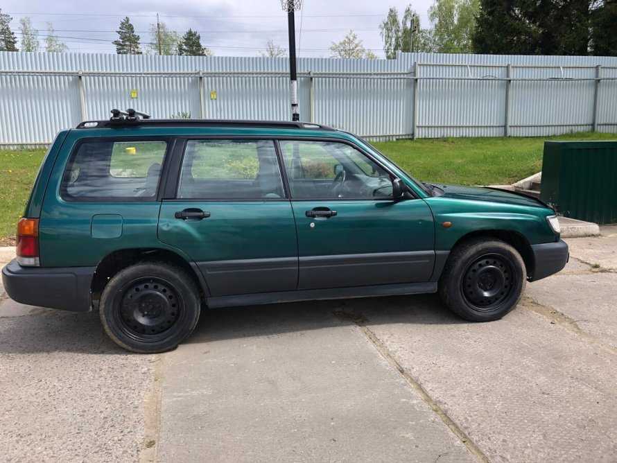 Subaru Forester sf5 черный