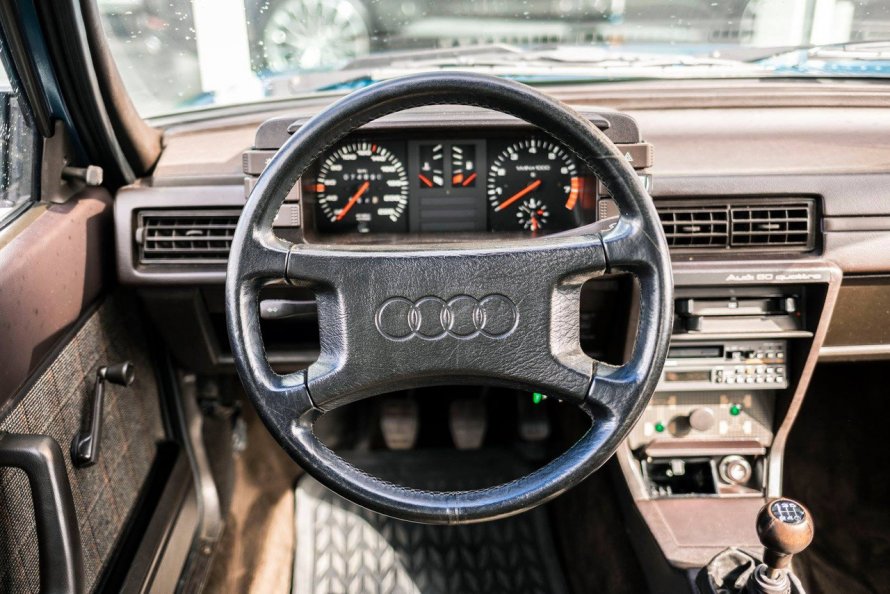 Ауди 90 b2 салон