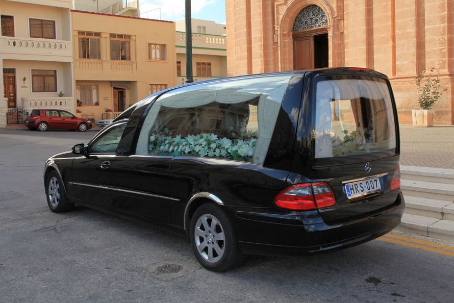 Мерседес e class катафалк