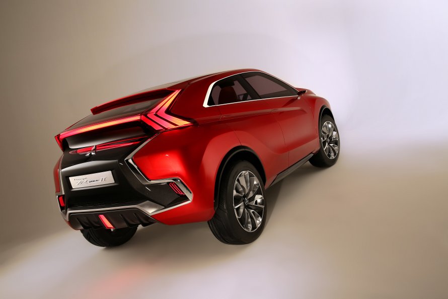 Мицубиси PHEV 2015