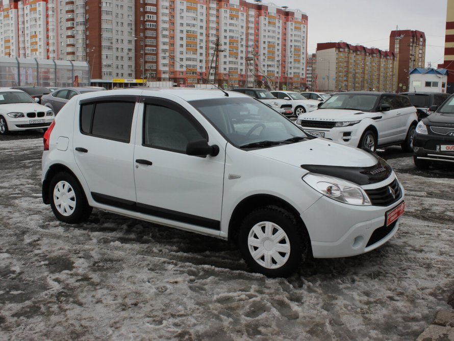 Renault Sandero 2010 белая