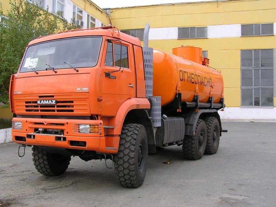 Бензовоз КАМАЗ 8х4