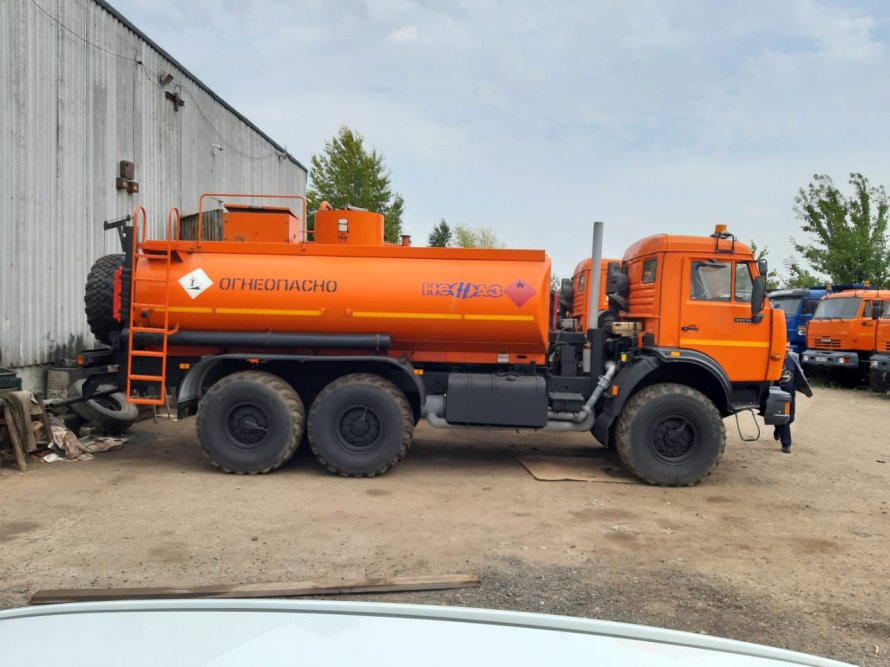 КАМАЗ 43118 топливозаправщик