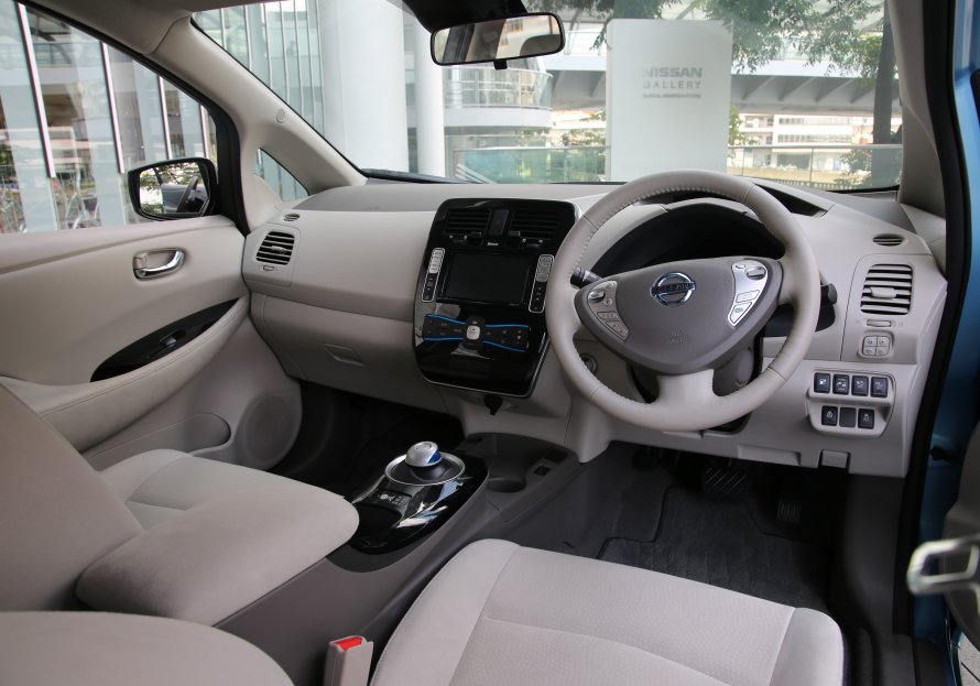 Nissan Leaf 1 салон