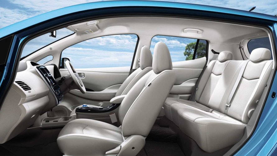 Nissan Leaf салон